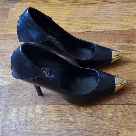Fergie Podium Gold Cap Toe Pumps - Picture 5 of 8